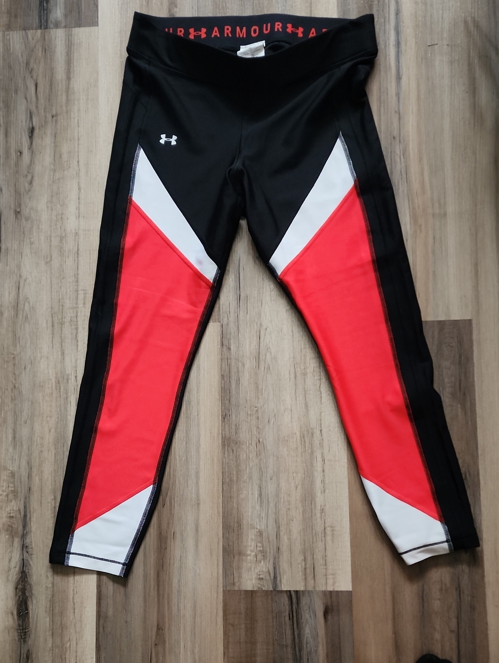 Women's Under ARMPUR Performance Colorblock Leggings - Black/Red/White
